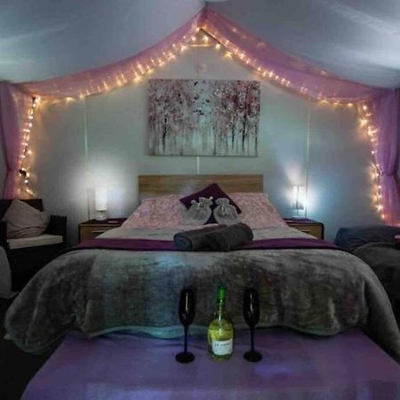 Cosy Woodland Romantic Retreat With Log Fires And Nature Sturry Esterno foto