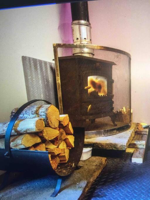 Cosy Woodland Romantic Retreat With Log Fires And Nature Sturry Esterno foto