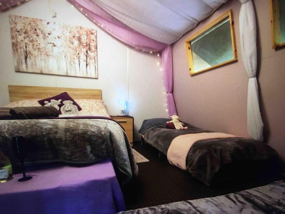 Cosy Woodland Romantic Retreat With Log Fires And Nature Sturry Esterno foto