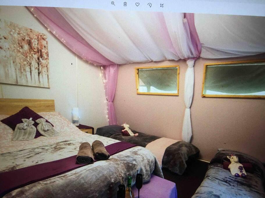Cosy Woodland Romantic Retreat With Log Fires And Nature Sturry Esterno foto